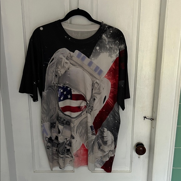 Astronaut Graphic T-Shirt - Black and Red - Picture 1 of 2